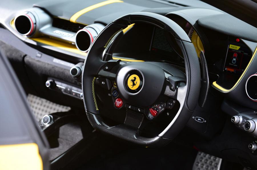 Торпедо Ferrari 812 Superfast 2017 года  (UK) (фото 17 из 25)